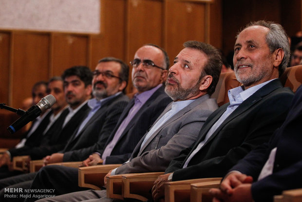 همراه اول و ایرانسل باید خمس و زکات بدهند 