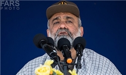 دادن دست دوستی به آمریکا چیزی جز بدبختی و بیچارگی ندارد