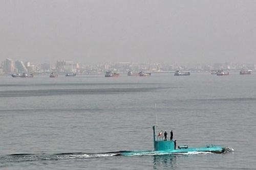 ناو هواپیمابر آمریکا متوجه حضور زیردریایی ایران در کنار خود نشد
