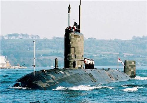 زیردریایی هسته‌ای انگلستان نزدیک سواحل ایران دچار نقص فنی شد + تصویر 