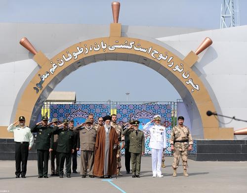 بازخوانی مواضع رهبری و عقب نشینی غربی ها/ از فاجعه منا تا سیلی محکم میکونوس