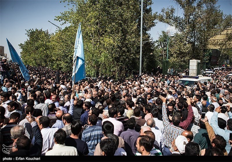 دسته عزاداری دانشجویان به عزاداران حاضر در حسینیه امام(ره) پیوستند 