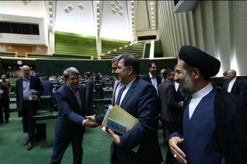 آخوندی با 175 رای مخالف استیضاح و 72 رای موافق وزیر راه ماند/ اظهارات نمایندگان موافق و مخالف 
