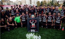 دلداری پیشکسوتان پرسپولیس به بازیکنان در تمرین
