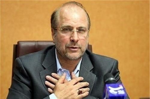  نشان شهروندی ورزقان به قالیباف اهدا شد