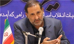 ذات شعر انقلاب خط شکنی است/ دفاع‌مقدس به داد شعر و ادبیات ما رسید