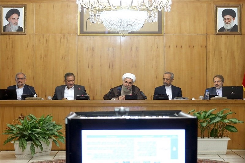 دلجویی روحانی از صالحی در جلسه هیات دولت +عکس