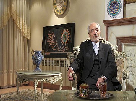انتقادها به عملکرد اقتصادی دولت ادامه دارد/ میرمحمدصادقی: اولویت دولت معیشت مردم نیست/چربش سیاست به جای اقتصاد در دولت