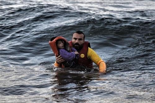 عکس:فرار از دست داعش به قیمت غرق شدن در دریا