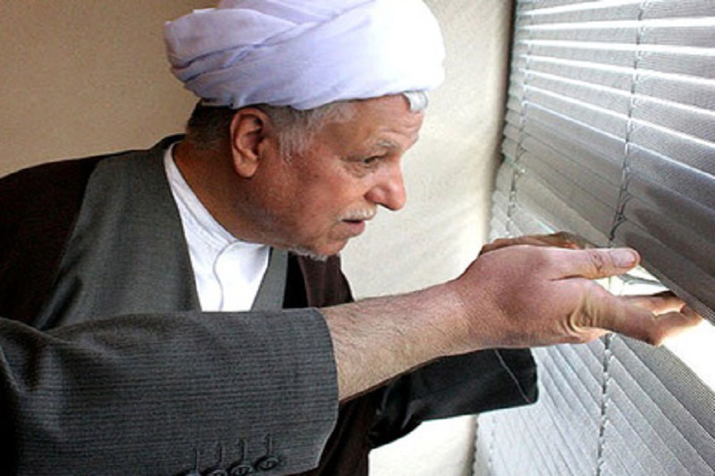 نگاهی به ژست آزادی‌خواهی هاشمی همزمان با مواضع ضد استقلال وی