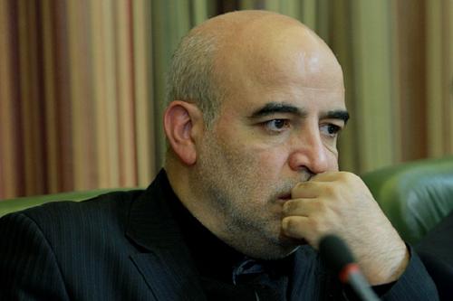 تابلوی «داستان یک پرچم» جنایت‌های آمریکا را در منطقه یادآوری می‌کند/ برخی دشمنی ملت با آمریکا را فراموش کرده اند