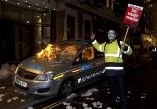 نقابدارها لندن را به آتش کشیدند + عکس 