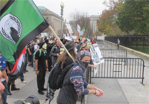 نقابدارهای "ناشناس" کاخ سفید را محاصره کردند+عکس