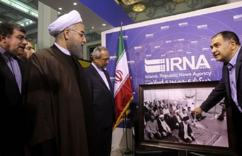 واکنش ها به اظهارات روحانی در نمایشگاه مطبوعات/ تناقضات گفتاری و رفتاری دولت زیاد شده است؟