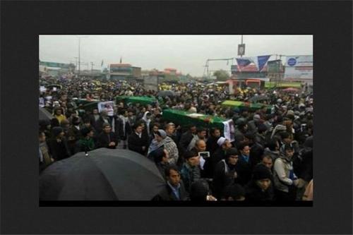 فریاد «الله اکبر» و شعار «مرگ بر آمریکا» مقابل ارگ ریاست‌جمهوری افغانستان + عکس