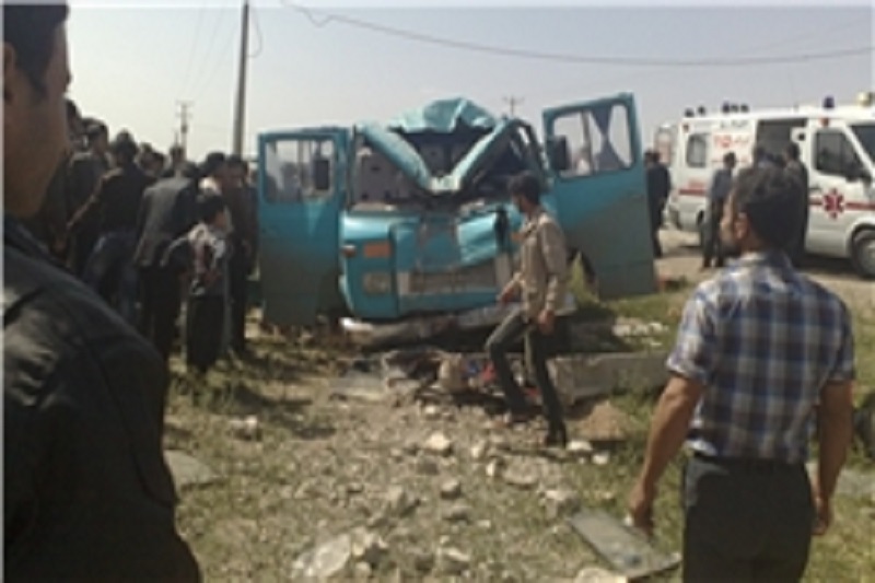 2 کشته و 23 مجروح در واژگونی مینی‌بوس
