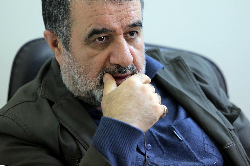 دشمن به دنبال نفوذ در مکان های علمی و دانشگاهی است / قدم زدن ها و اتفاقی دیدن ها راهی برای نفوذ است