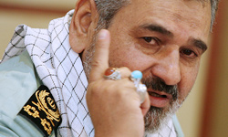 بسیج باید با انحراف از خط ولایت مقابله کند