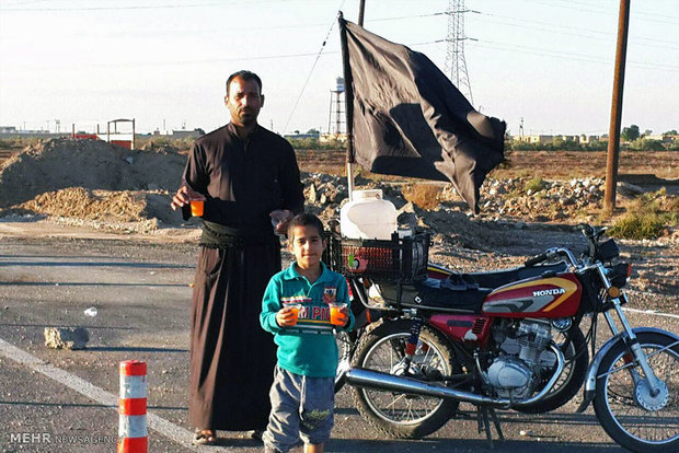 بساط عاشقی در شلمچه برپا شد/عاشقان حسین در راه کربلا