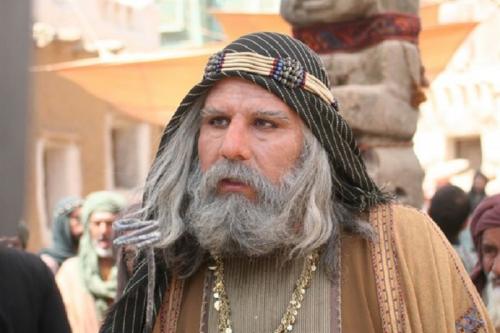 جلوی تولیدات پیش افتاده در حوزه دفاع مقدس گرفته شود/مرهون رشادت ایثارگرانیم