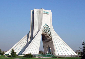 بلایی که از خارج و داخل سر برج آزادی می آید + تصاویر 