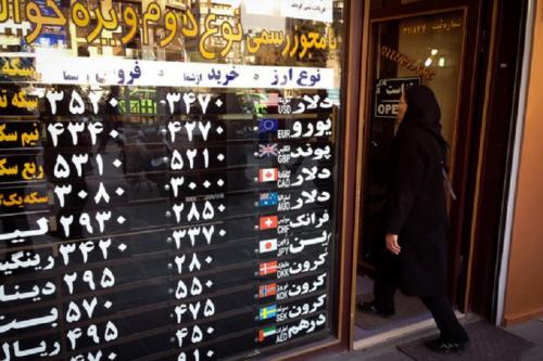 تقاضای فصلی دلار را گران کرد/ شرایط بازار طبیعی است