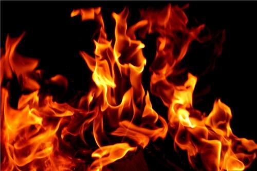  خسارت مالی سنگین در آتش‌سوزی گسترده یک پاساژ 