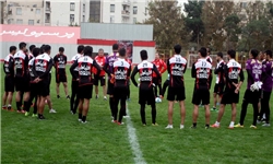 سرخ‌پوشان به دو گروه مدافع و مهاجم تقسیم شدند/30 تماشاگر ناظر تمرین شاگردان برانکو