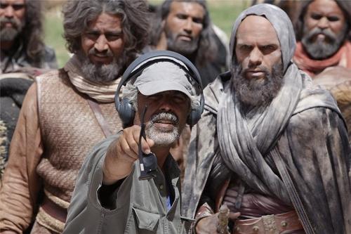رستاخیز، مصداقی برای کج‌ساختاری سینمای ایران‬