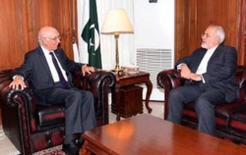 Zarif discusses regional security with Pakistani official 
