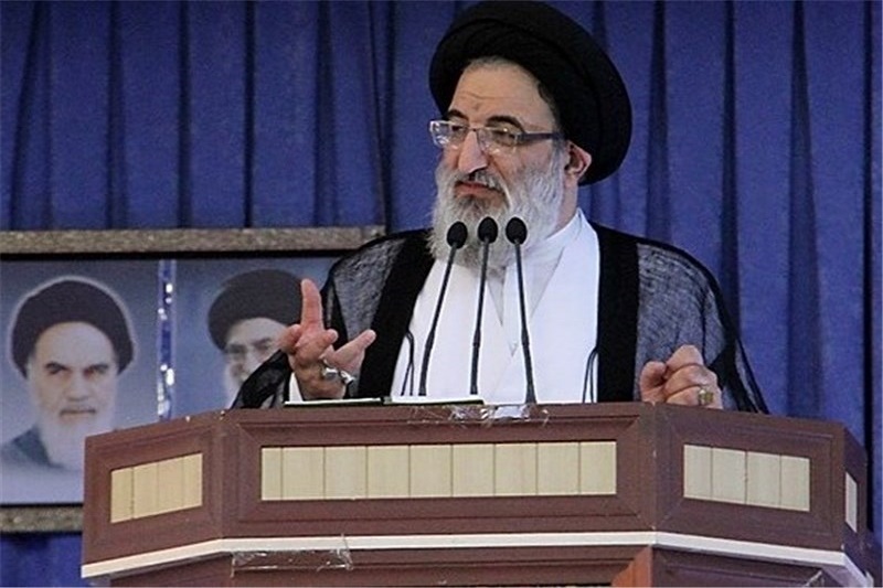 آیت‌الله حسینی‌همدانی:جولان فتنه‌گران در دانشگاه‌ها نشانه غفلتی اساسی در وزارت علوم است