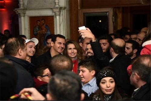 سلفی بشار اسد و همسرش در کلیسای دمشق