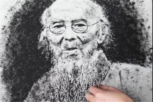  آرایشگری که با مو نقاشی می‌کند 