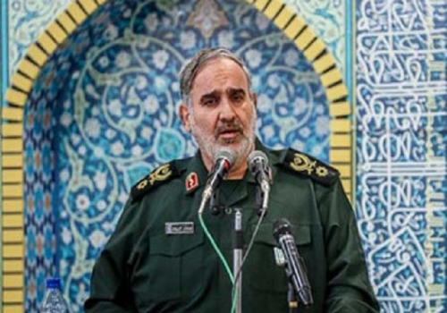 نزدیک شدن به شخصیت‌ها در نمازجمعه و ترور آنها شگرد آمریکاست