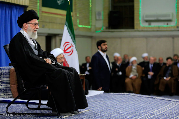 Leader urges scholars to establish modern Islamic civilization 