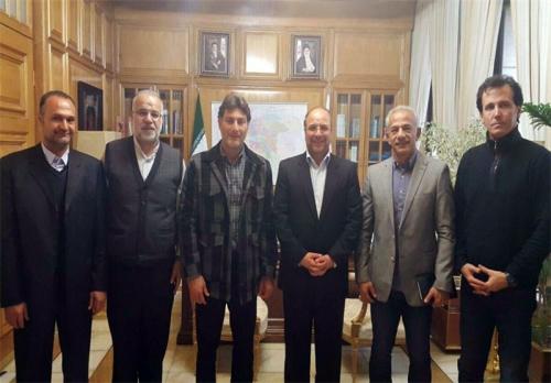 قالیباف: آماده‌ایم پرسپولیس و استقلال را در اختیار بگیریم و مشکلات‌شان را به حداقل برسانیم 