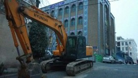 دیوارهای مدرسه‌ای در پایتخت تخریب شد