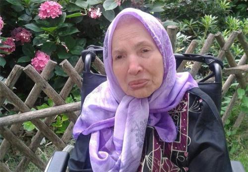 حاجیه خانم «لائیب» شهروند پاریسی متفاوت در قبرستان بقیع قم دفن شد 