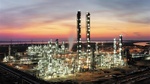 Iran not to give up building refineries 
