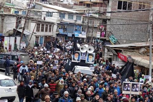 تظاهرات پرشور شیعیان کرگل هند علیه اعدام شیخ نمر+عکس