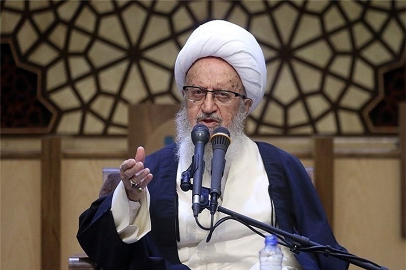 آیت الله مکارم شیرازی: نظام آل سعود برای انحراف دنیا از اعدام شیخ نمر با ایران قطع رابطه کرد