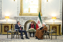 Rafsanjani receives former German Chancellor 