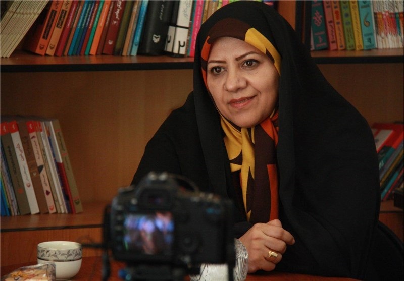 برای نوشتن کتاب 6 ماه مصاحبه کردم/ با تقریظ رهبر معظم انقلاب پاداش کارم را گرفتم