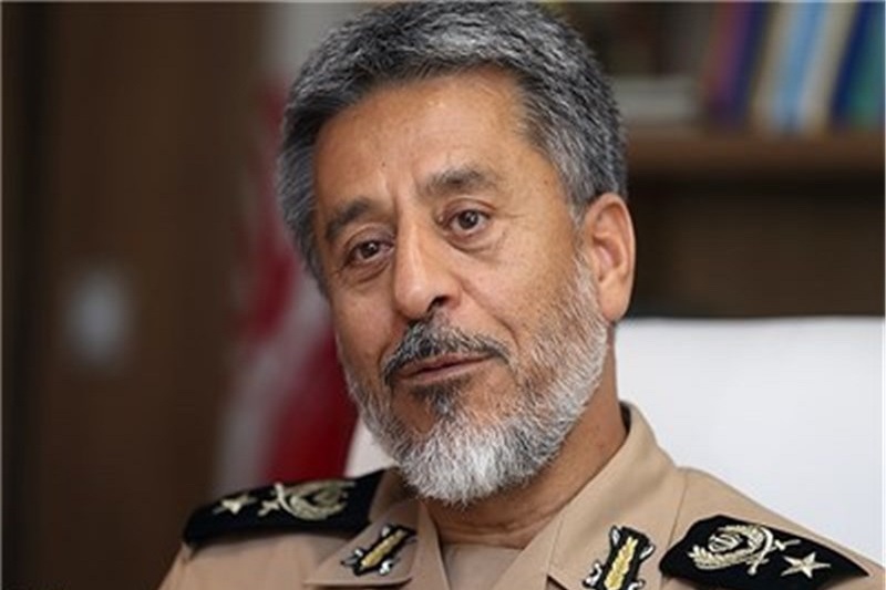  خودداری فرمانده نیروی دریایی ارتش از نشستن در کنار نماینده نیروی دریایی آمریکا