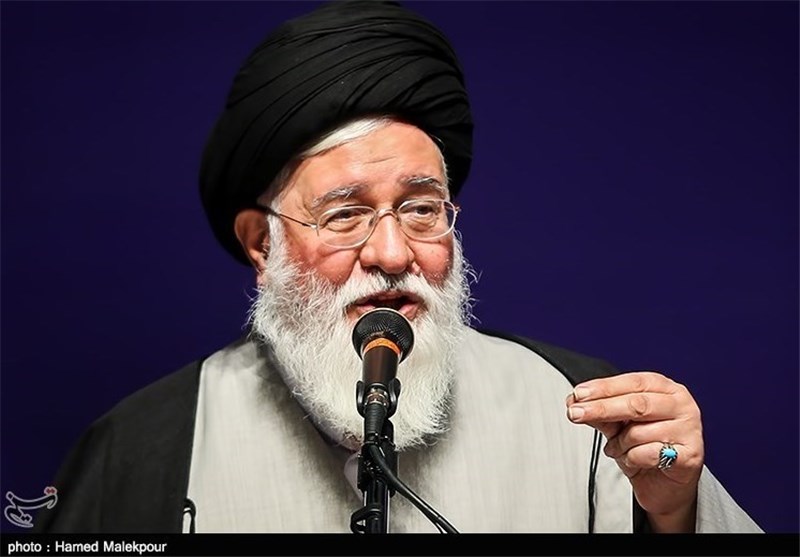 تعابیر هاشمی درباره رهبر انقلاب باید در عملکرد او بروز کند/ هاشمی نباید درمقابل شعارهای ضدانقلابی در ایام فتنه سکوت می‌کرد 
