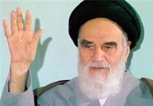 امام خمینی(ره): مخالفت با شورای نگهبان دیکتاتوری است/ تضعیف و توهین به فقهای شورای نگهبان امری خطرناک برای کشور و اسلام است 