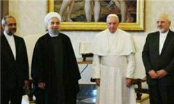 بررسی ادعای نصب تابلوی حوریان برهنه در دیدار روحانی با پاپ+تصویر