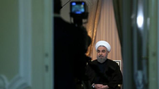 روحانی در خرداد 94: تحریم‌ها از بین برود تا آب خوردن مردم حل شود/ روحانی بهمن 94: 60 درصد مشکلات به تحریم‌ مربوط نیست