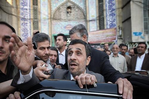 توصیه‌ احمدی‌نژاد به نامزدهای انتخابات: نامزدها پس از ازدواج هم همدیگر را دوست داشته باشند