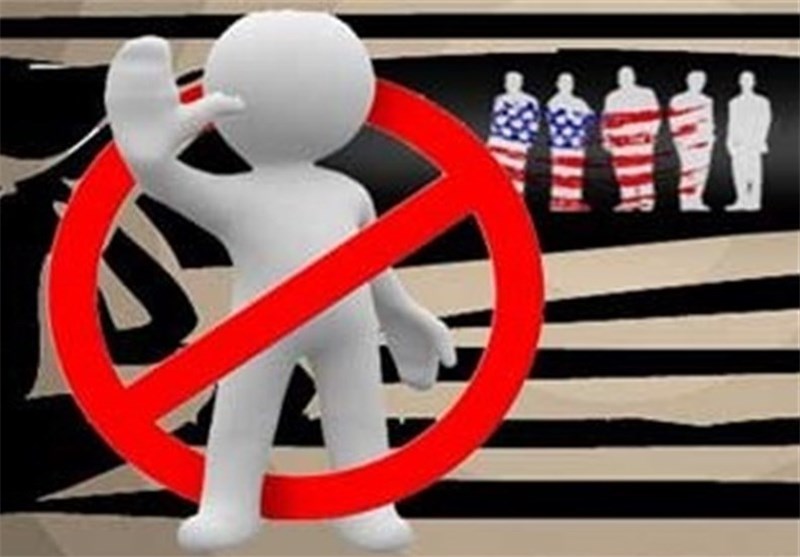 مقابل نفوذی‌های درون نظام بایستیم 
